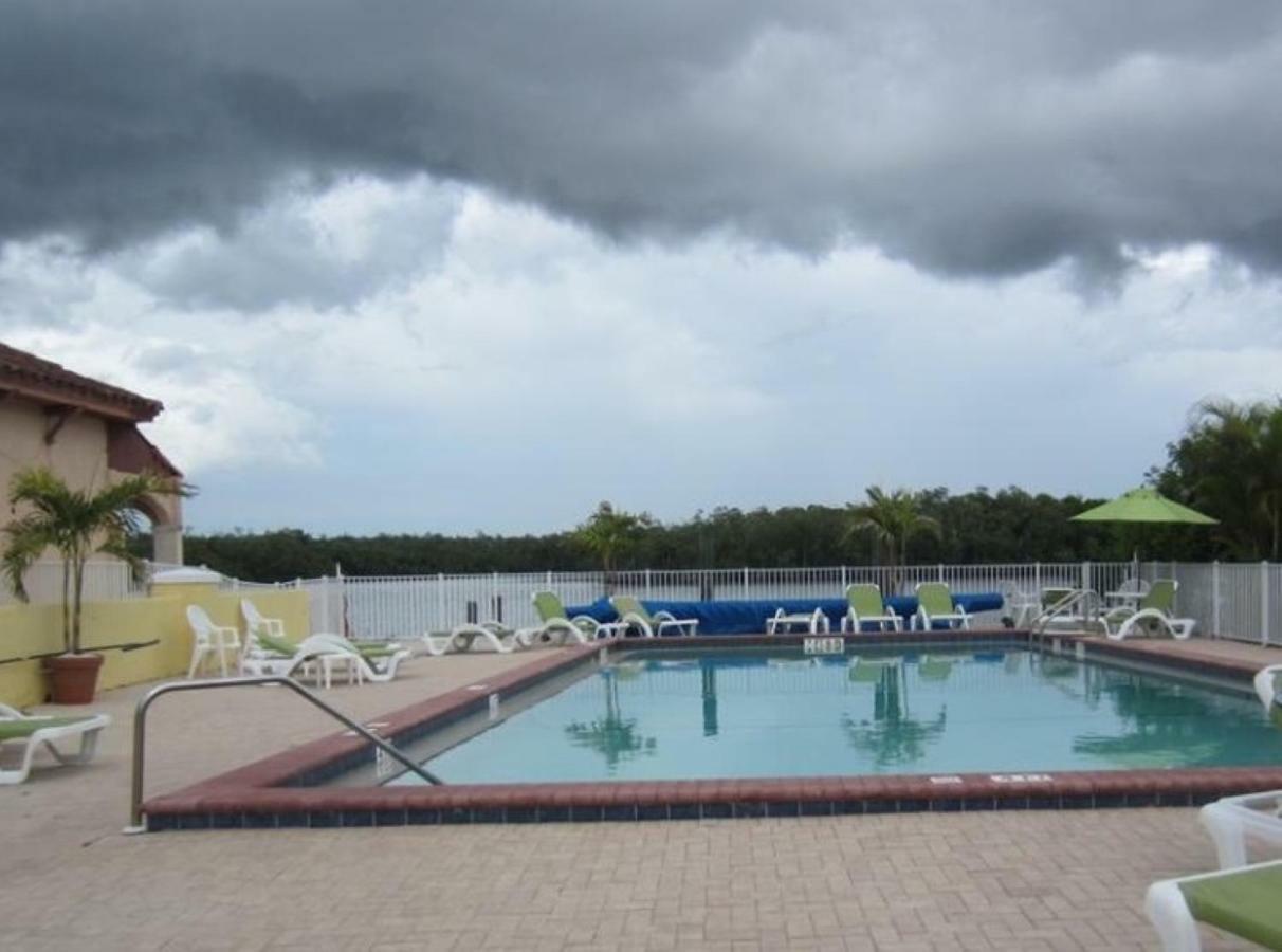 אברגליידס סיטי River Wilderness Waterfront Cabins מראה חיצוני תמונה